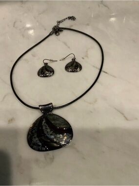 Lia Sophia Elegant Black Mother-of-Pearl Teardrop Necklace & Earring Set